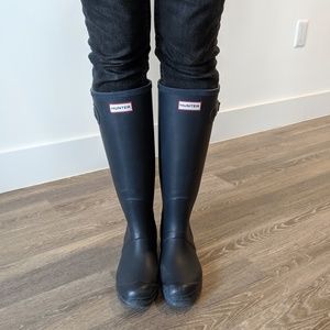 Hunter Original Tall Rain Boots: Navy